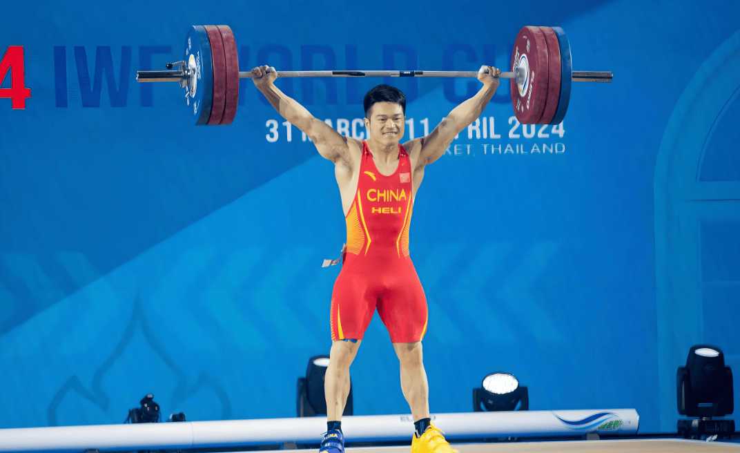 中国举重运动员夺冠，肌肉线条更精致的简单介绍