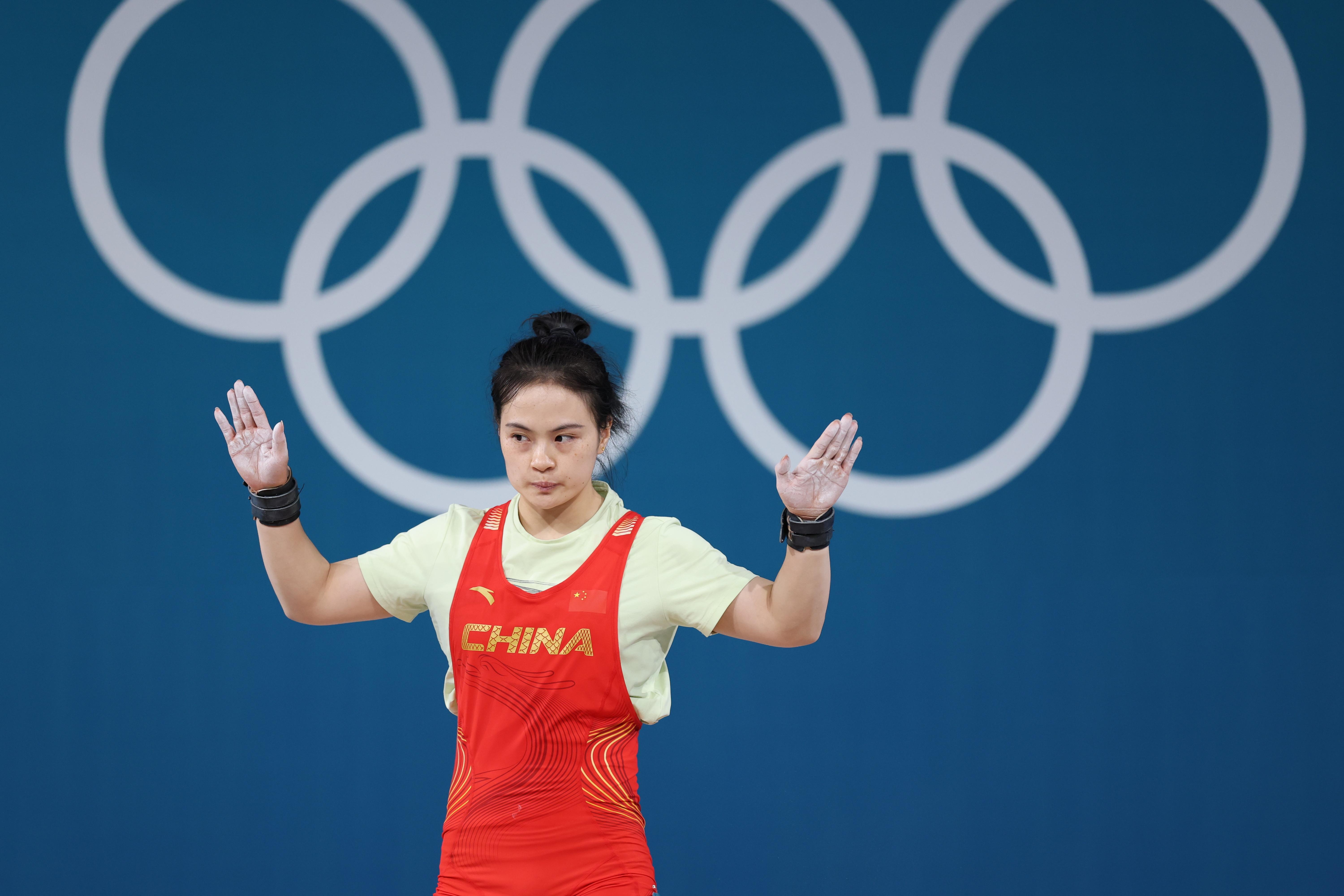 利比里亚选手在举重比赛中实现好成绩