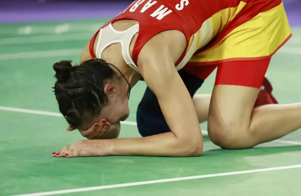 中国选手受伤坚持比赛，感动现场